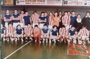 НЕЗАБОРАВНА УТАКМИЦА: Екипа ветерана Црвене звезде из Београда и Радничког из Шида