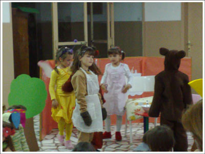 Predstava-Zlatokosa-i-3-medveda