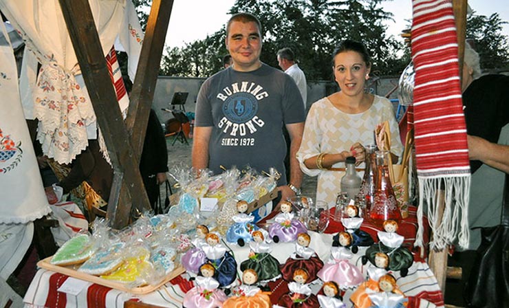 На штанду Фестивала "Мелодије руског двора" летос у Шиду На штанду Фестивала "Мелодије руског двора" летос у Шиду