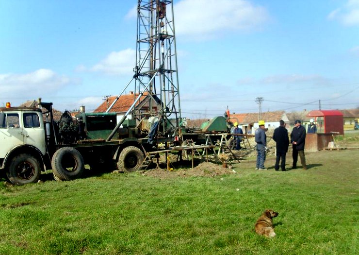 Бушење и опремање бунара Б-3 у Адашевцима,Шид
