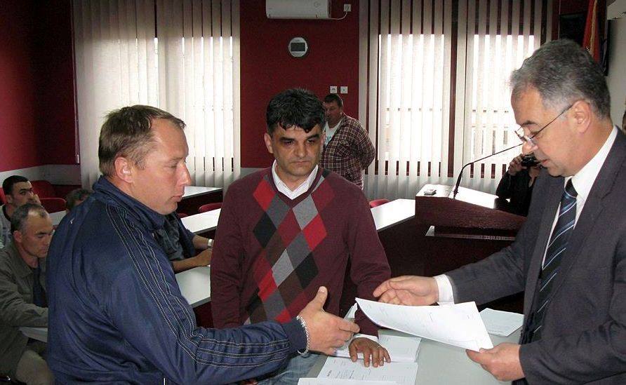 Помоћ избеглицама, Никола Васић, Шид