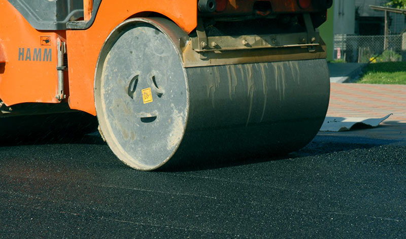 Асфалтирање улица у Шиду