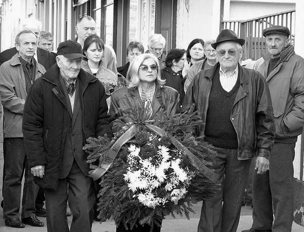 Полагање венаца, жртвама бомбардовања у Шиду